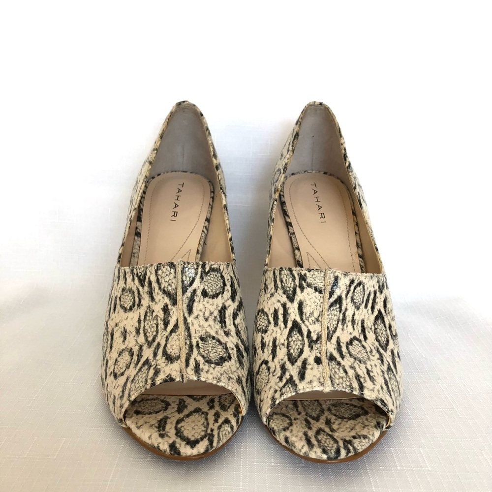 TAHARI ~ Walden ~ Open Peep Toe Pumps ~ Black & Cream Snakeskin Print ~ Size 9